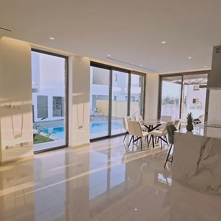 Oasis Luxury Villa