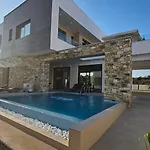 Oasis Luxury Villa