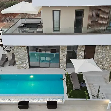 Oasis Luxury Ayía Nápa