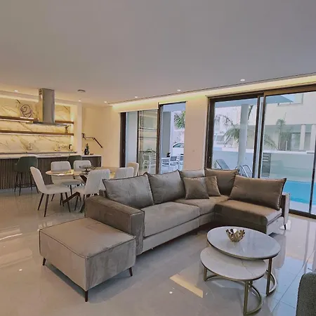 Oasis Luxury Ayía Nápa