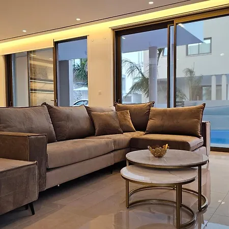 Oasis Luxury Villa Ayía Nápa