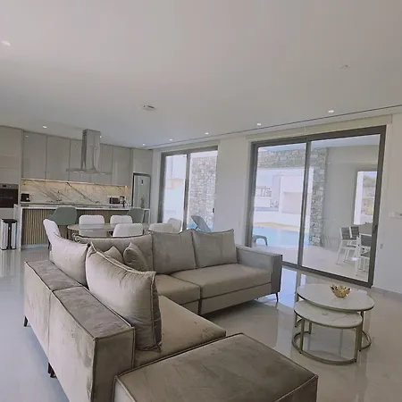 Oasis Luxury Villa