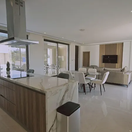Oasis Luxury Villa *