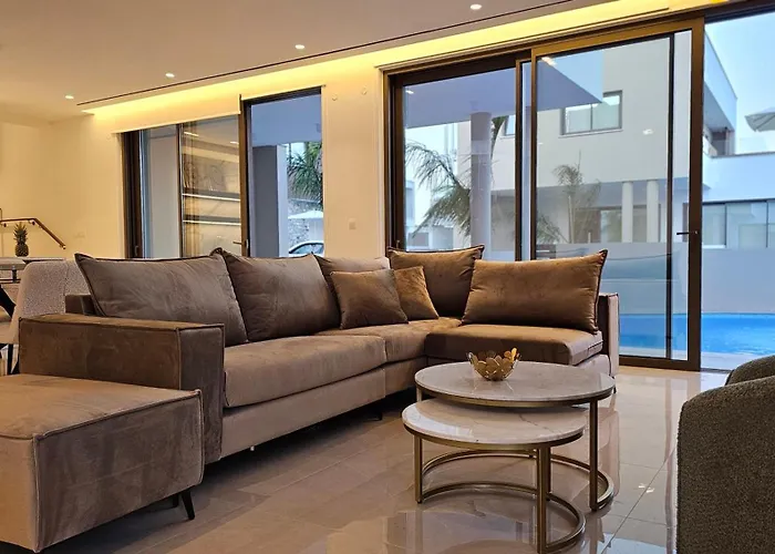 Oasis Luxury Villa Ajía Nápa