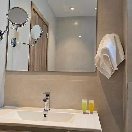 Oasis Luxury Villa *